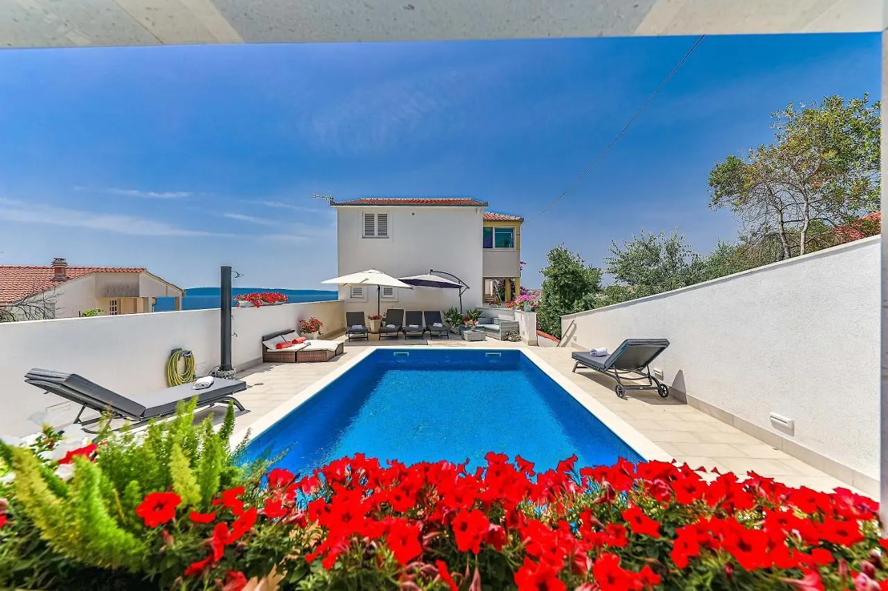 Apartments Villa Nea Leona Trogir