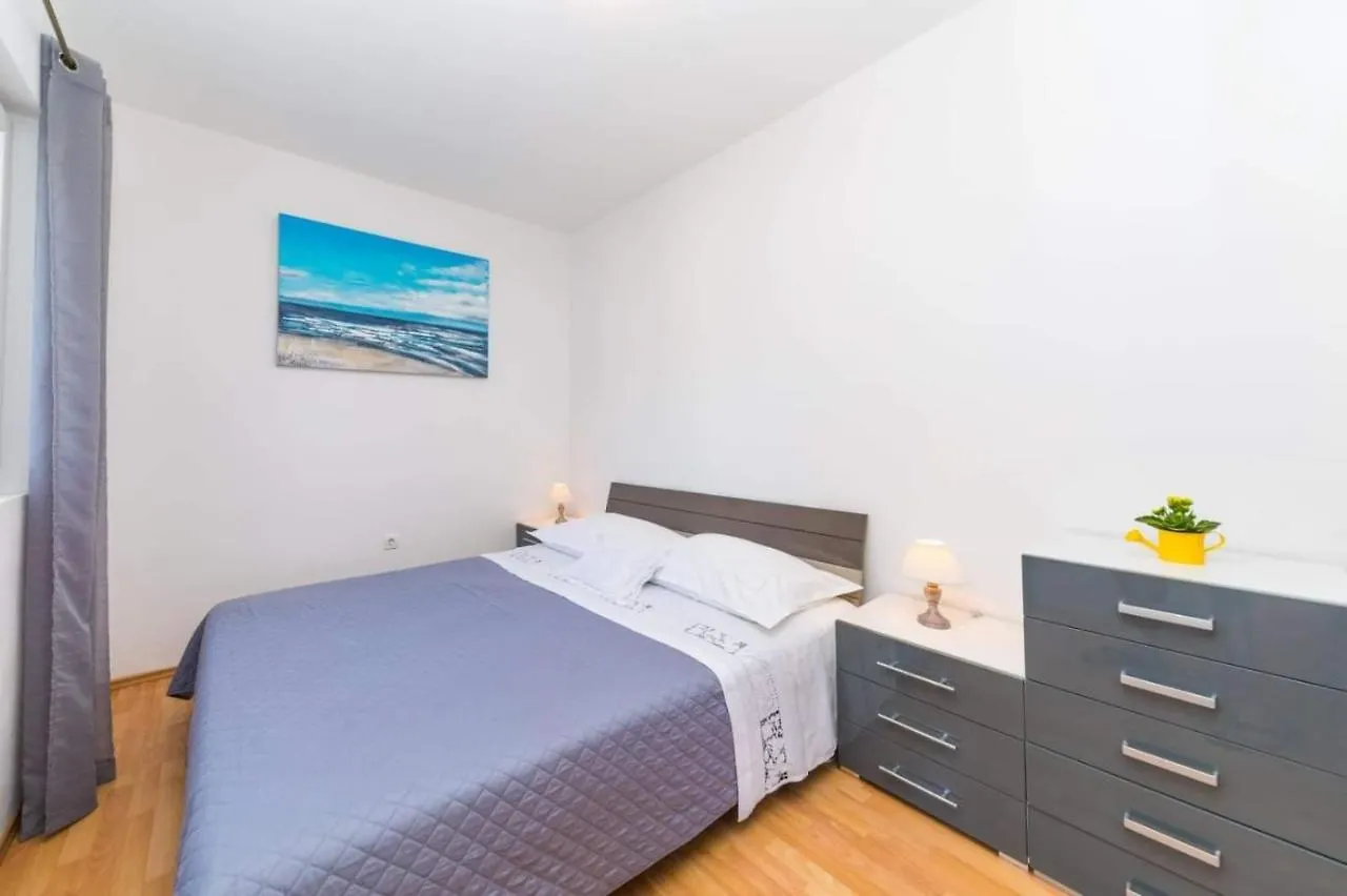 Apartments Villa Nea Leona Trogir