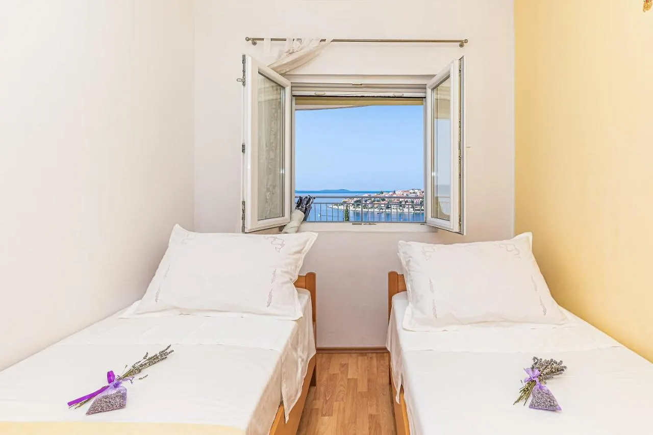 Apartments Villa Nea Leona Trogir