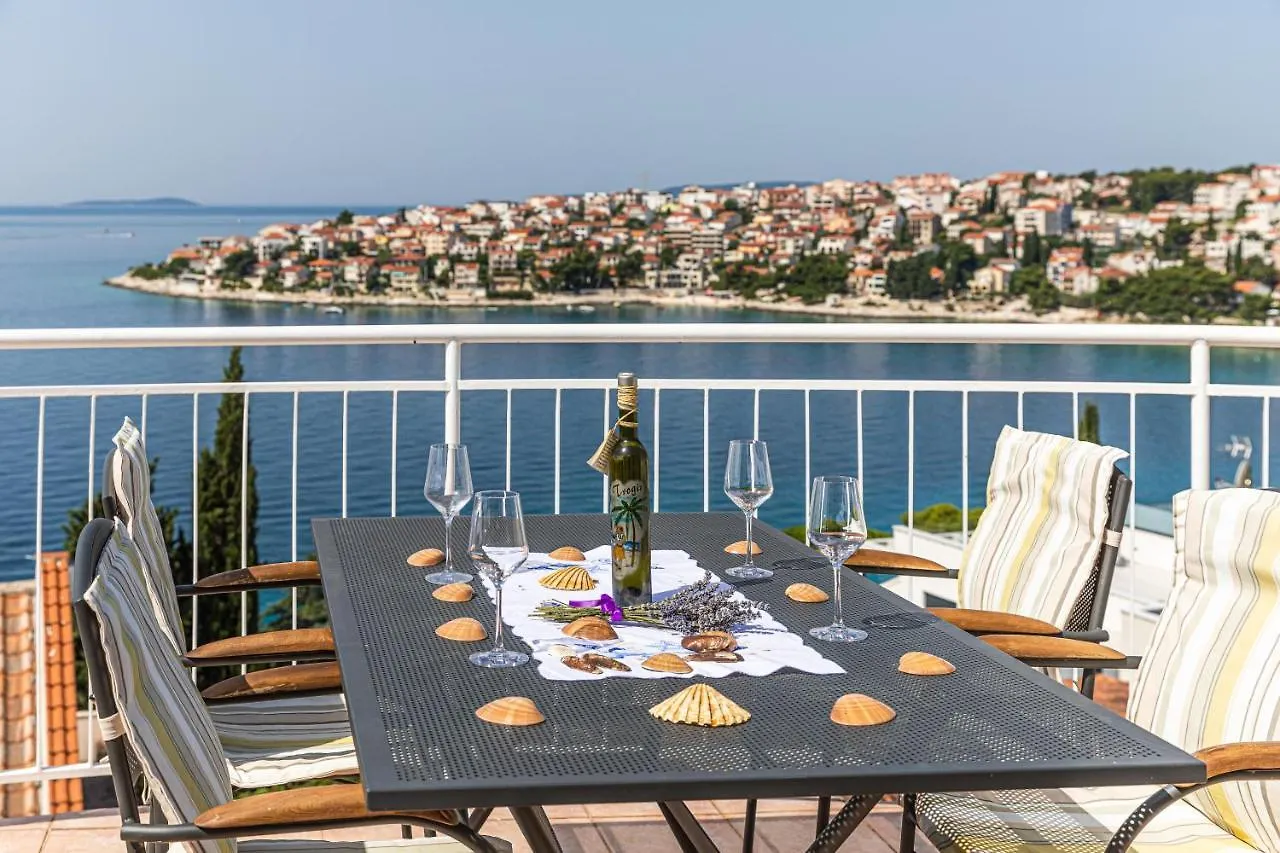 Apartments Villa Nea Leona Trogir 0*,