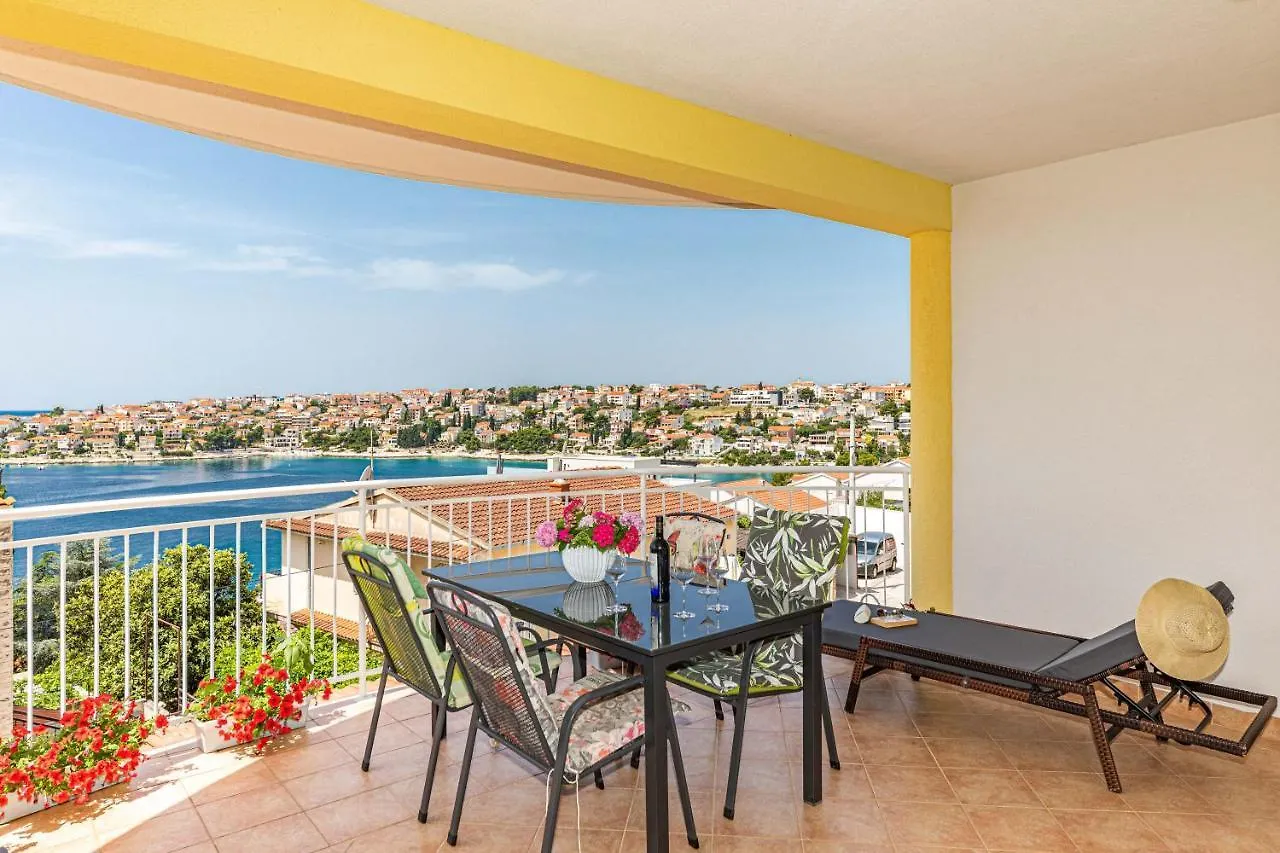 Apartments Villa Nea Leona Trogir