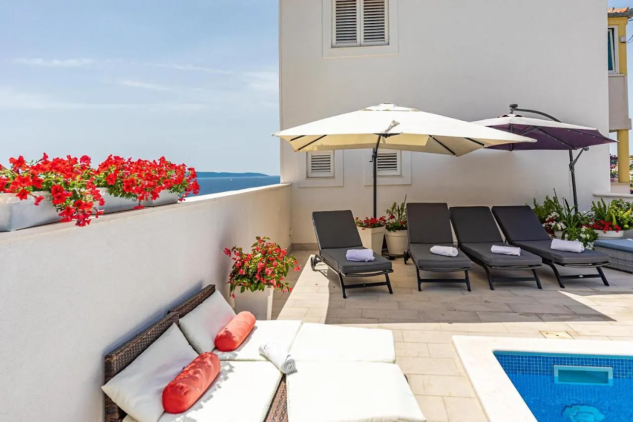 Apartments Villa Nea Leona Trogir