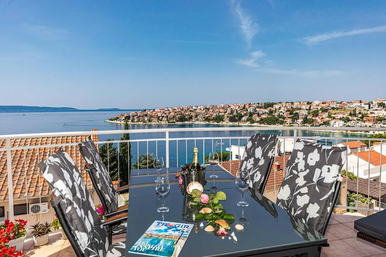 Apartments Villa Nea Leona Trogir