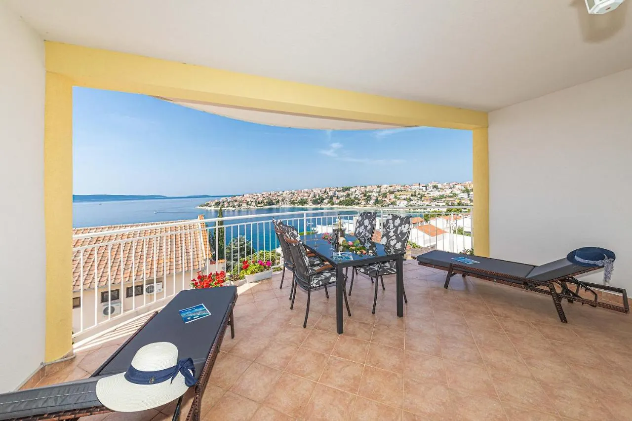 Apartments Villa Nea Leona Trogir
